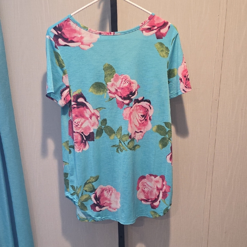 (J45) Rose Print V-Neck Short Sleeve Top - Blue and Pink Sz M - Picture 4 of 5